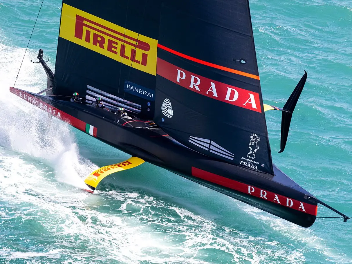 LUNA ROSSA PRADA PIRELLI TEAM